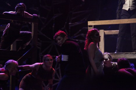 "Laitoin Dream Theaterin ”As I Amin” soimaan toistona, ja aloin kirjoittaa kohtausta, jossa Eliasta ja Näkkiä jahdataan öisessä metsässä." Kuva: Susan Heikkinen