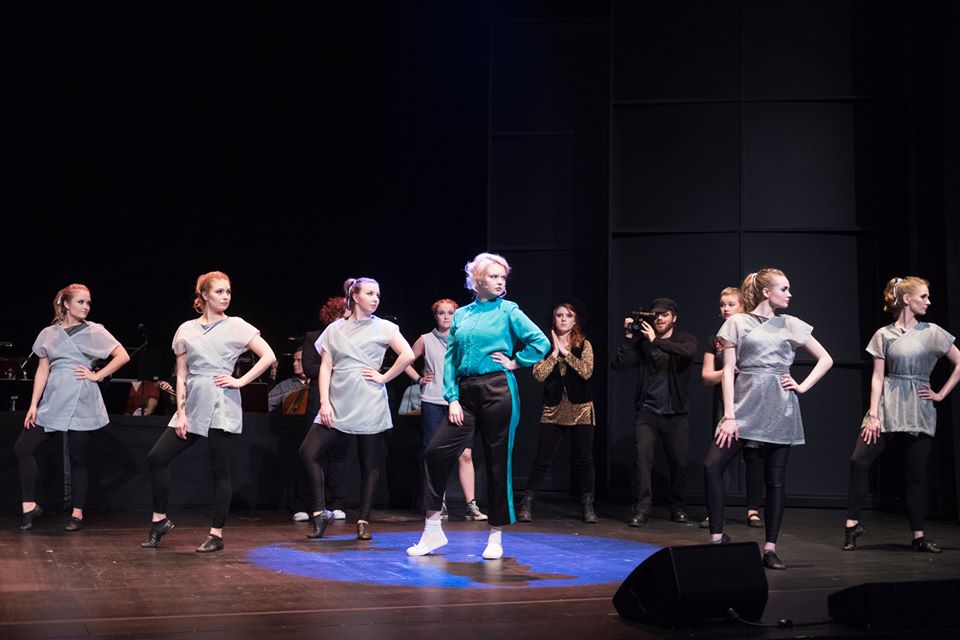 Jos olet tosissasi teatterin suhteen, ohjaa edes kerran